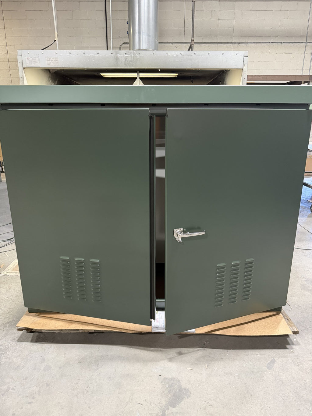 NEMA 3R & 3RX Free Standing & Pad Mount Enclosures